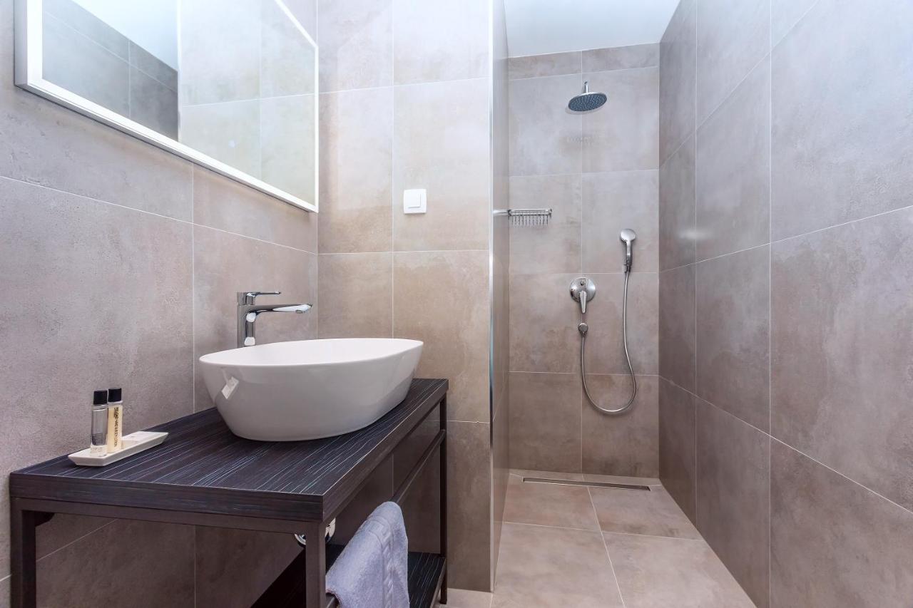 Villa Belvedere With Heated Pool, Billiards, Media Room, Sea Views,10 Pax Omis Exterior photo